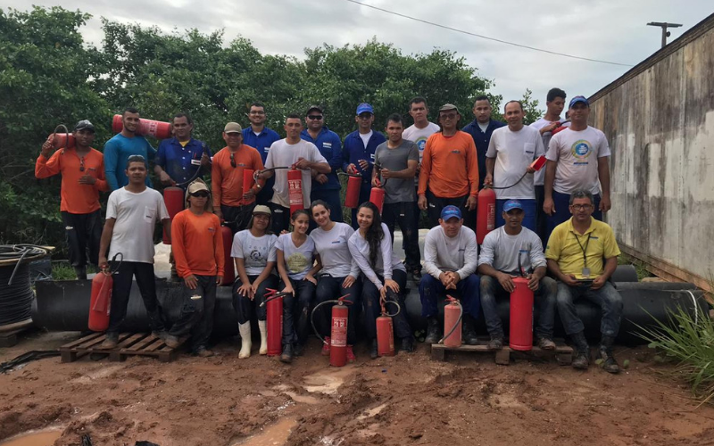 Participantes do curso de reciclagem de combate a incêndio